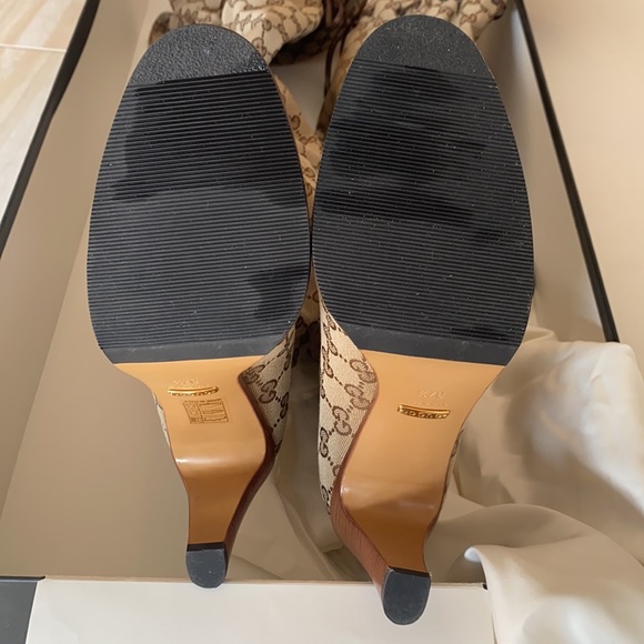 Brand new authentic GUCCI over the knee Puffer Boots monogram beige Ebony boots - Picture 3 of 9